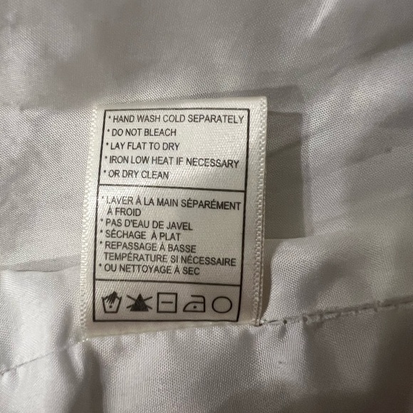 Cupcakes and Cashmere| High waisted white eyelet shorts. Lined. Size 2. - Picture 6 of 8